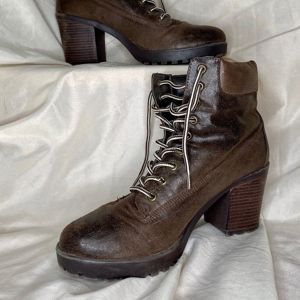 MIA - BROWN LACE UP BOOOTIES 🍂 //